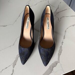 Karl Lagerfeld Aressa Textile Royale2 Heels Pumps Navy & Black Print Size 9